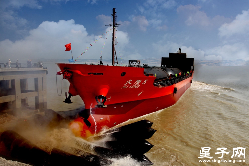 3700m LPG Carrier Launching_.jpg