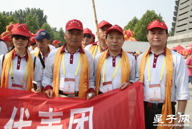 左起：内人、文华公、宏亮公、理孝