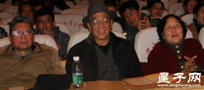 市委原副书记余书记，政协原主席胡春如参加晚会