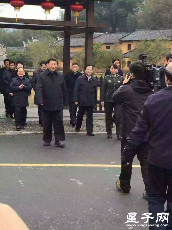 153565