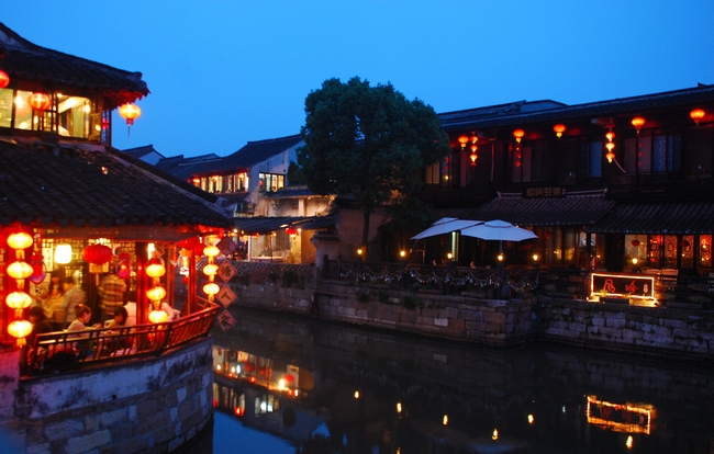 夜游.jpg
