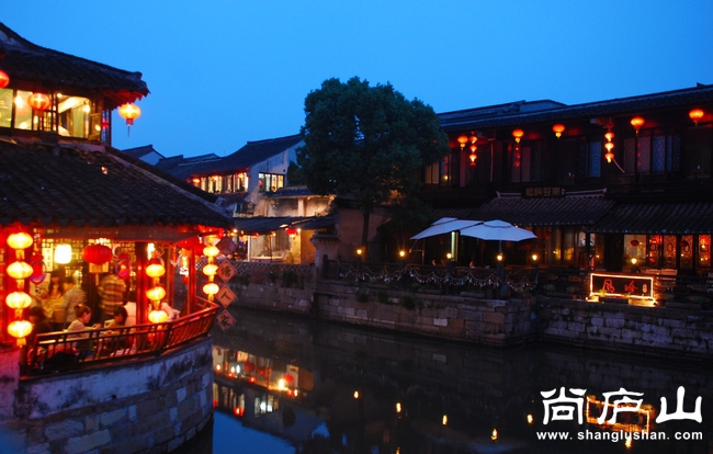 夜游.jpg