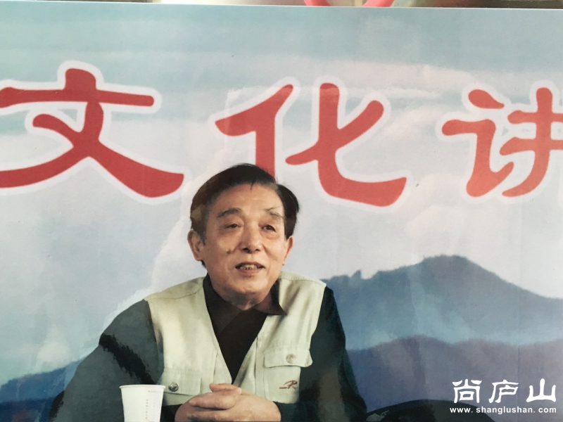 老领导刘希波在南康文化讲坛上讲解南康廉史.JPG