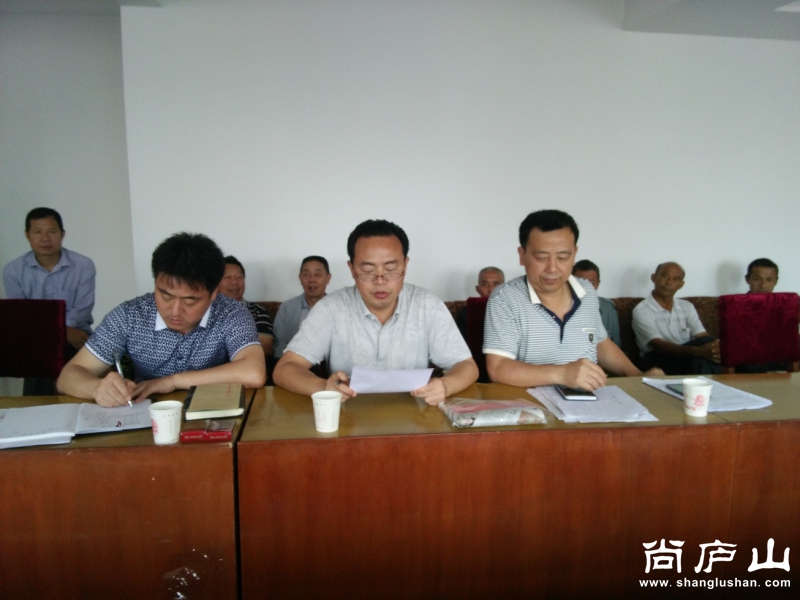 镇领导讲一堂廉政党课.jpg