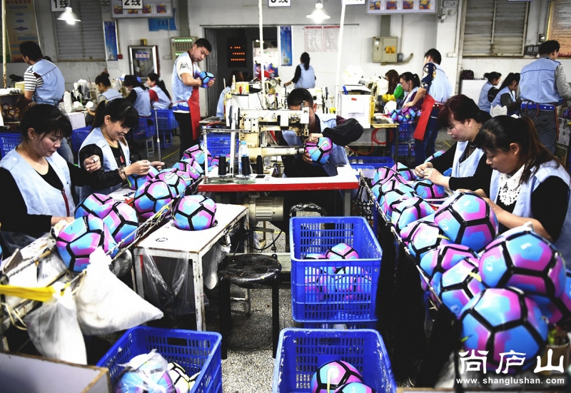 庐山市总工会 摄影 财源不断滚滚来 王忠芳 13767212807.jpg