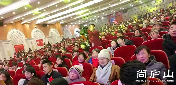 座无虚席.jpg