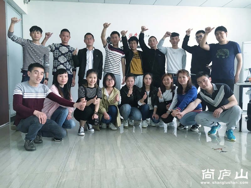 全体员工合影_副本.jpg