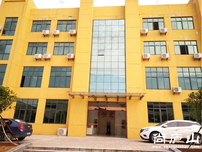 公司致力于做童装羽绒行业TOP1；我们不要劣品、次品；品质是我们自信的源泉