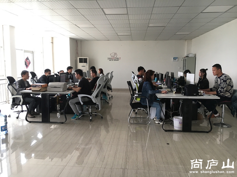 全体工作照片.jpg