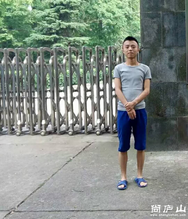 庐山设市之初高考之际在河北石家庄拍摄祝福学子.jpg