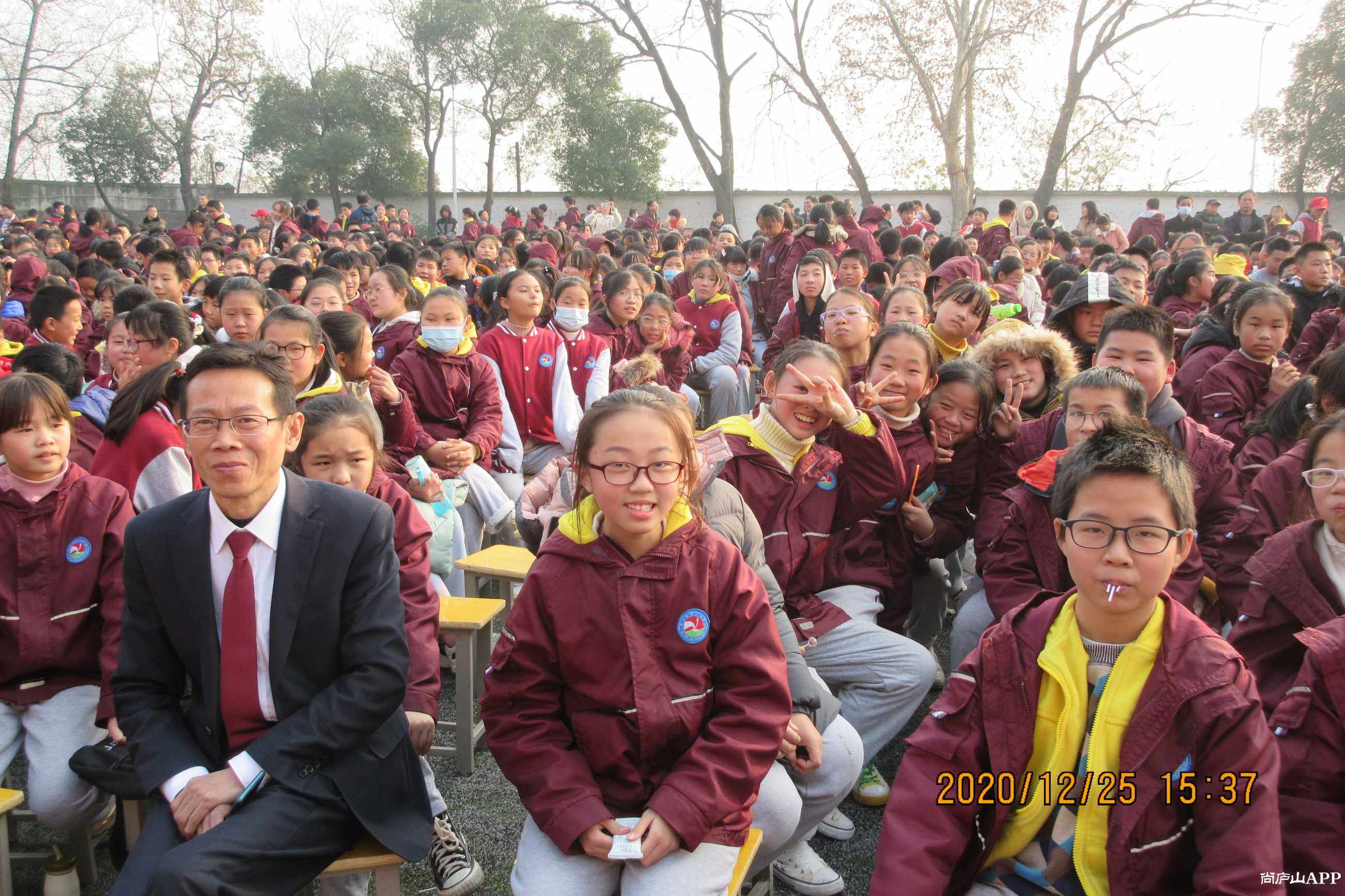 庐山市二中2021元旦迎新文艺汇演今天在学校运动场隆重举行